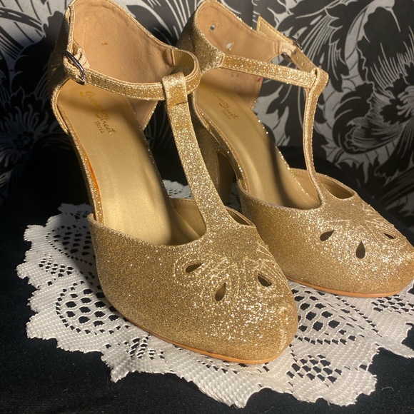 Graham street Great Gatsby t-strap gold shine heels - Picture 4 of 16